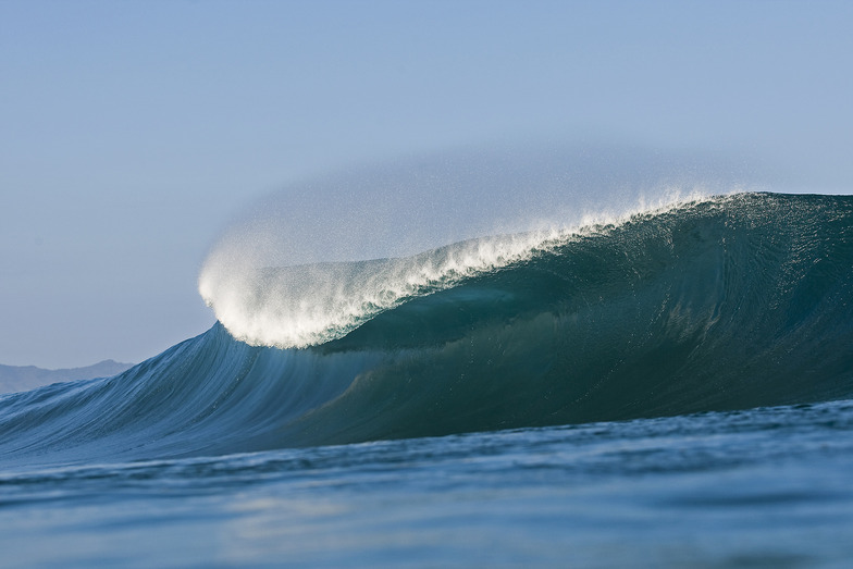 wave at Bonzai Pipeline